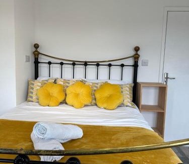 Barrow-on-Trent House | Shakespeare House 5 bedroom 7 beds stay up to 12 people