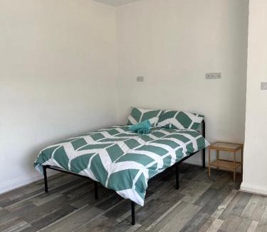 Barrow-on-Trent House | Shakespeare House 6 bedroom 10 beds stay up to 14 people