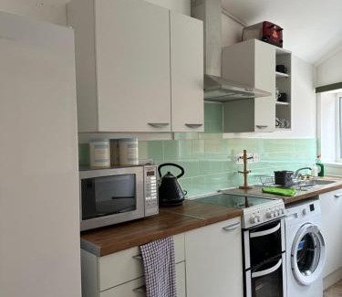 Barrow-on-Trent House | Shakespeare House 8 bedrooms 13 beds stay up to 16 people