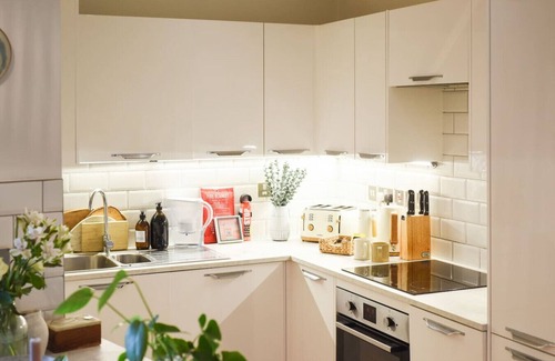 Hayling Island Apartment | Shala Sanctuary | Marina’s Coastal Gem