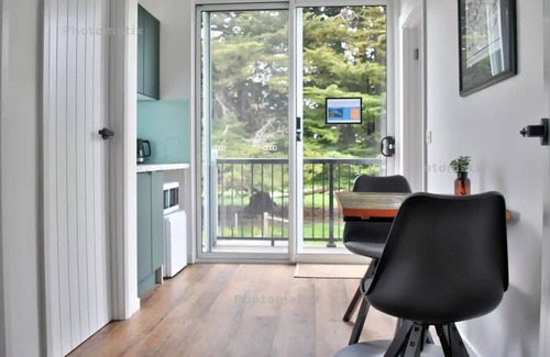 Latrobe Apartment | Shale Retreat River Escape