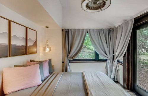 Idaho Springs Cabin | SHALE Vibrant & Chic Mod Stylish CREEKSIDE CABIN