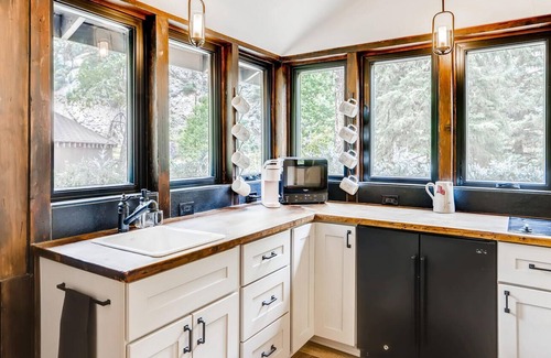 Idaho Springs Cabin | Shale Vibrant & Chic Mod Stylish Creekside Cabin
