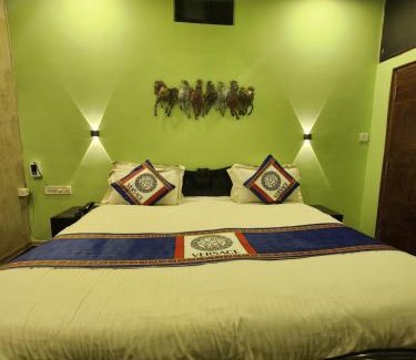 Mount Abu House | Shaleen Elegance Homestay Nakki Lake 400 meters