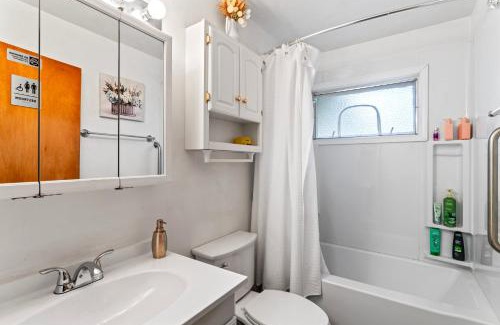 Russian Jack Park House | ShaligoHomes Sunset Room On 6th Ave