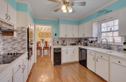 High Point House | Shalimar Estates - Furniture Market & Downtown 5 Bedroom Home by Quantum Suites