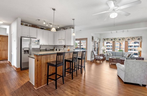 Manteo Condo | Shallowbag Bay 704: Dog-Friendly | Pool/Gym Access