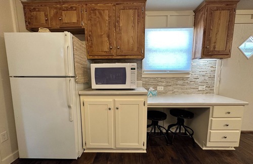Levelland Cottage | Shalom Abode - Country Experience in the City!