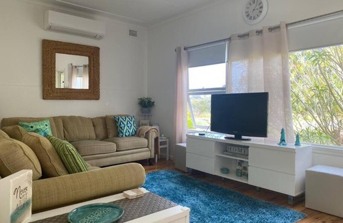 Culburra Beach House | Shalom Beach Cottage - Free Wifi - 300m to beach