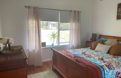 Culburra Beach House | Shalom Beach Cottage - Free Wifi - 300m to beach