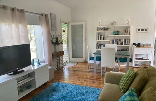 Culburra Beach House | Shalom Beach Cottage - Free Wifi - 300m to beach