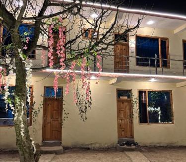 Kullu Hotel | Shalom Guesthouse and Cafe