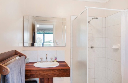 Kangaroo Gully Bed & Breakfast | Shambhala Guesthouse