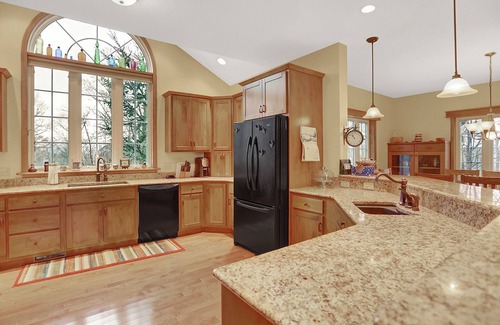 Hesston House | Shamrock- Aunt Susie's- Raystown Lake- 7 Points