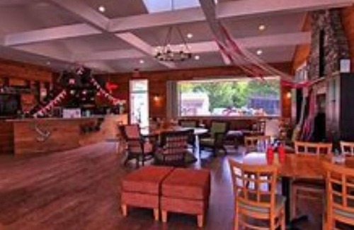 Washago House | Shamrock Bay Resort Cottage
