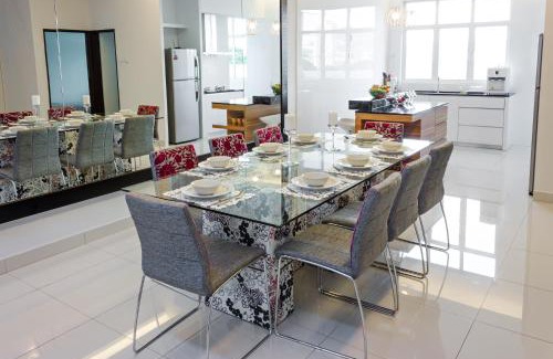 Tanjung Bungah Villa | Shamrock Beach Villas 15 Seaview