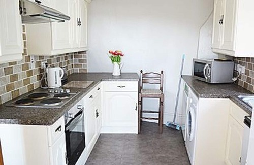 Ilsington Cottage | Shamrock Cottage Great Location- Pets Welcome free of charge