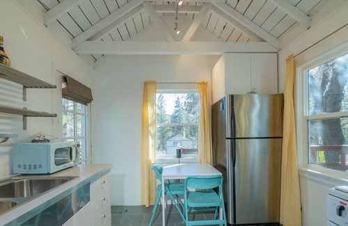 Big Bear Lake Cottage | Shamrock Cottage - Adorable cottage is close to the lake, marinas, and village with mountain views!