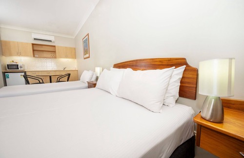 West Mackay Hotel | Shamrock Gardens Motel