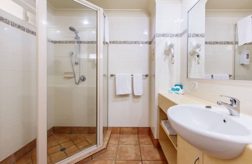 West Mackay Hotel | Shamrock Gardens Motel
