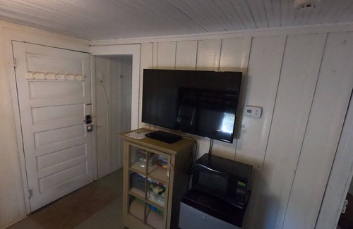 Rocky Bottom House | Shamrock House:Historic Log Cabin, Servant's Quarters, Cottage with trout stream