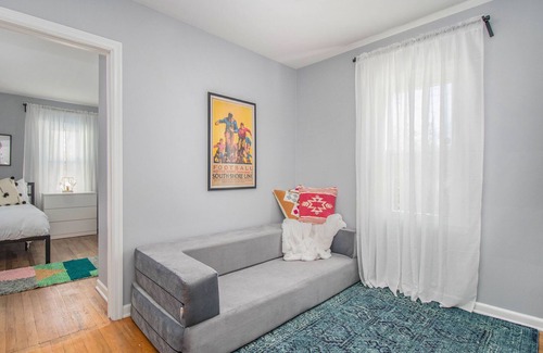 South Bend House | Shamrock Sanctuary walkable to Notre Dame 1.5 mi