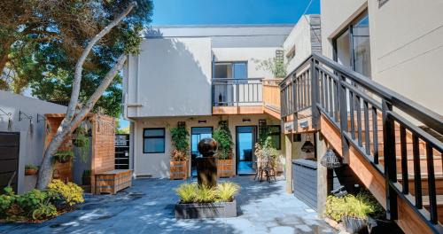 Wilderness Beach Apartment | Shan C
