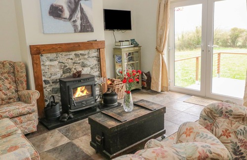Charleville Cottage | SHANDRUM BROOK, pet friendly, country holiday cottage in Charleville