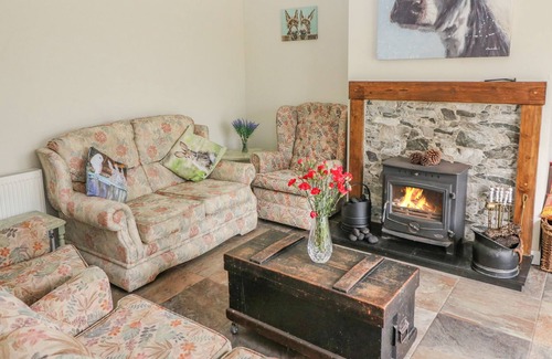 Charleville Cottage | SHANDRUM BROOK, pet friendly, country holiday cottage in Charleville