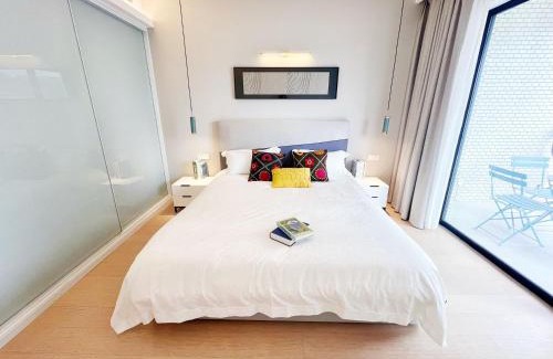 Huangpu Apartment | Shanghai Bund View Haven