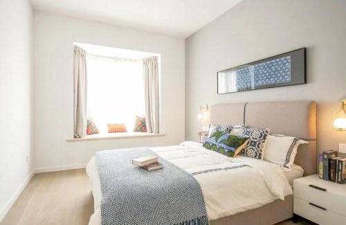 Huangpu Apartment | Shanghai Bund View Haven