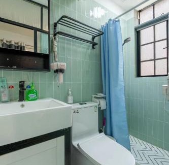 Huaihai Road Commercial Area House | Shanghai Downtown Flower B&B