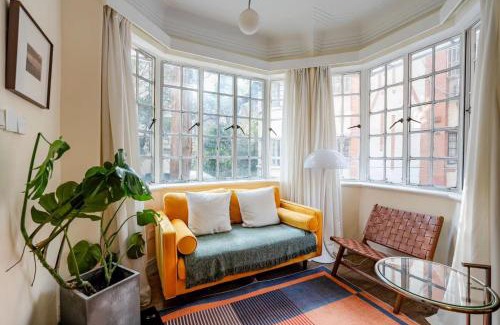 Huaihai Road Commercial Area House | Shanghai Downtown Flower B&B