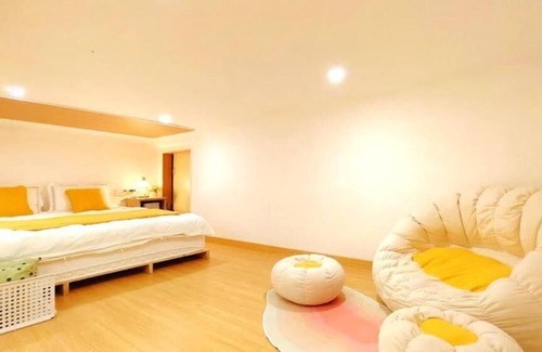 Huaihai Road Commercial Area House | Shanghai Hills&Aromahome UrbanLuxe