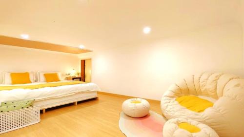 Huaihai Road Commercial Area Apartment | Shanghai Hills & Aromahome UrbanLuxe Family bnb close to Mid Huaihai rd