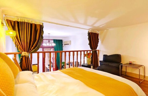 Pudong Apartment | Shanghai Hills & Aromahome Palette with balcony close to metro line 9