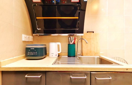 Pudong Apartment | Shanghai Hills & Aromahome Palette with balcony close to metro line 9
