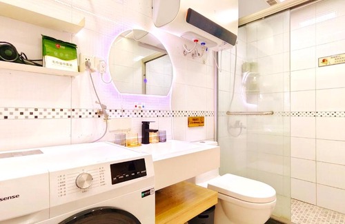 Pudong Apartment | Shanghai Hills & Aromahome Palette with balcony close to metro line 9