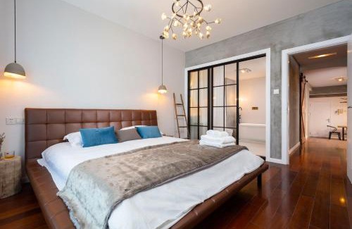 Pudong Apartment | Shanghai Hills&Chuanyu Inn- Line2,7,16,18 Near SNIEC & Maglev Longyang Road Station