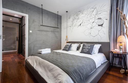 Pudong Apartment | Shanghai Hills&Chuanyu Inn- Line2,7,16,18 Near SNIEC & Maglev Longyang Road Station