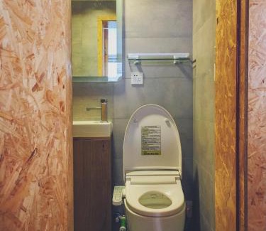 Huaihai Road Commercial Area Apartment | Shanghai Hills & Gefii After Party close to Metro line 2, 7 and 11