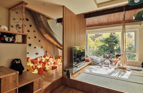 Huaihai Road Commercial Area Apartment | Shanghai Hills & Gefii Kumomon Family BNB with 3bedrooms