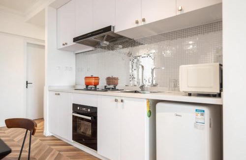 Downtown Shanghai Apartment | Shanghai Hills & Serendipity MCM Near Line1 & Line2 People's Square