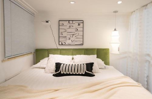 Huaihai Road Commercial Area Apartment | Shanghai Hills & Serendipity Family Boutique Near Line13 Mid Huaihai Road