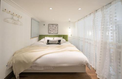 Huaihai Road Commercial Area Apartment | Shanghai Hills & Serendipity Family Boutique Near Line13 Mid Huaihai Road