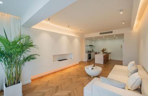 Huangpu Apartment | Shanghai Hills & Serendipity Family Homestay with 3 Bedrooms Near Line4&8 South Xizang Rd