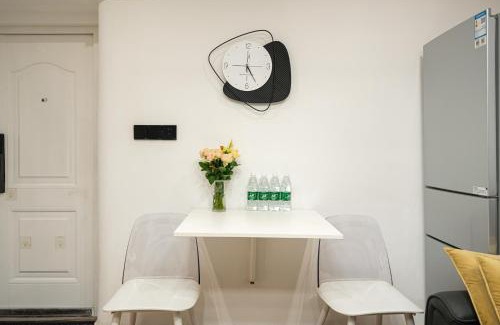 Xuhui Apartment | Shanghai Hills&Well-time Family Homestay Fuxing 3 Bedrooms Near Line 1 Changshu rd and Near Jing'an Temple