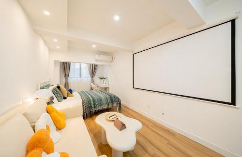 Huaihai Road Commercial Area Apartment | Shanghai Hills & Well-time Velvet Glow Near Tianzifang and Riyueguang Center close to Line 9