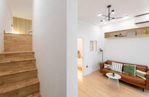Downtown Shanghai Apartment | Shanghai Hills&XING 1885 Family Homestay Near Line2 & Line12 West Nanjing Road