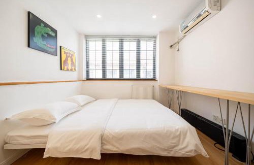 Huaihai Road Commercial Area Apartment | Shanghai Hills&ZINN 2BR Retreat with Kitchen, Near Key Institutions